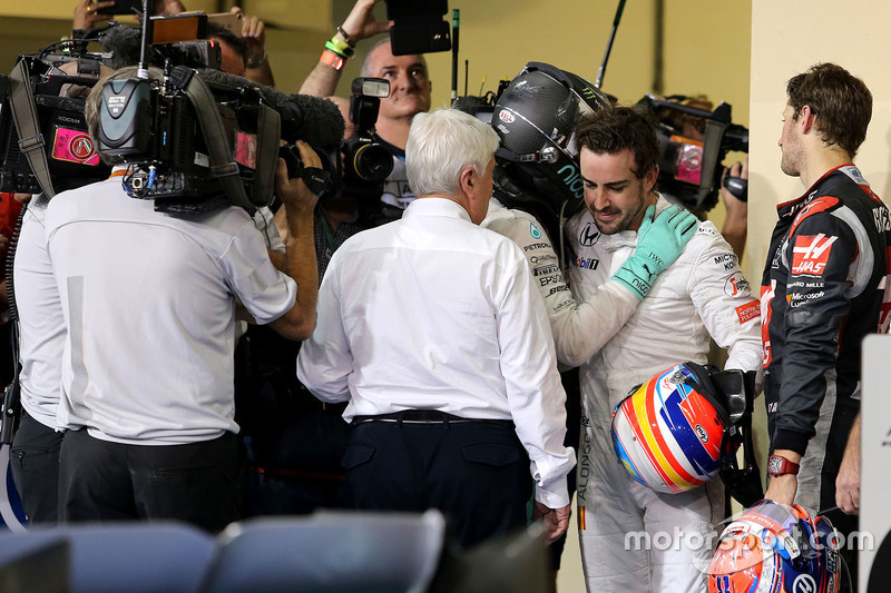 Segundo lugar y nuevo campeón del mundo F1 de AMG Mercedes, Nico Rosberg y Fernando Alonso, McLaren 