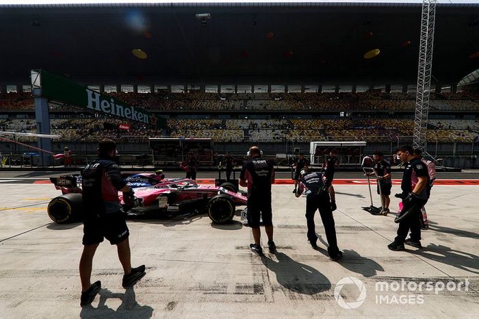 Lance Stroll, Racing Point RP19 en pits