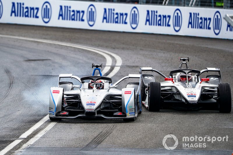 Edoardo Mortara, Venturi Formula E, Venturi VFE05, locks up while he battles with Maximillian Gunther, GEOX Dragon Racing, Penske EV-3, who has damaged his car