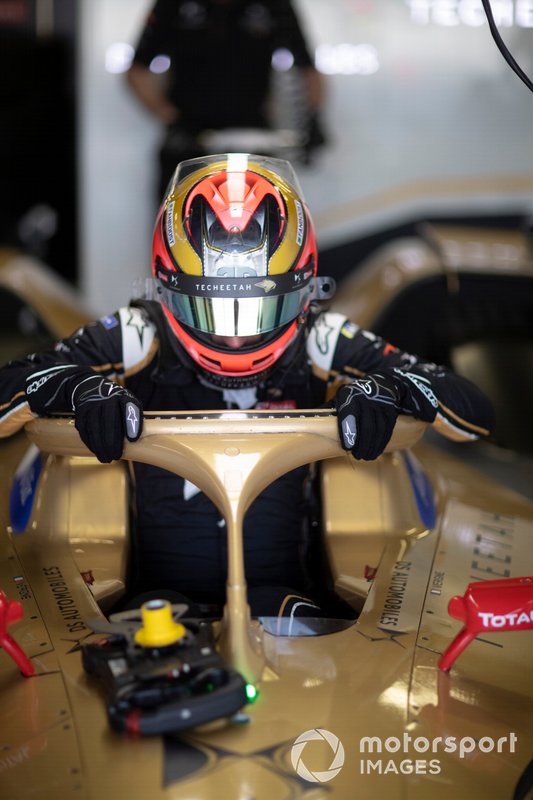 Jean-Eric Vergne, DS TECHEETAH, DS E-Tense FE19, si cala nell'abitacolo della sua monoposto