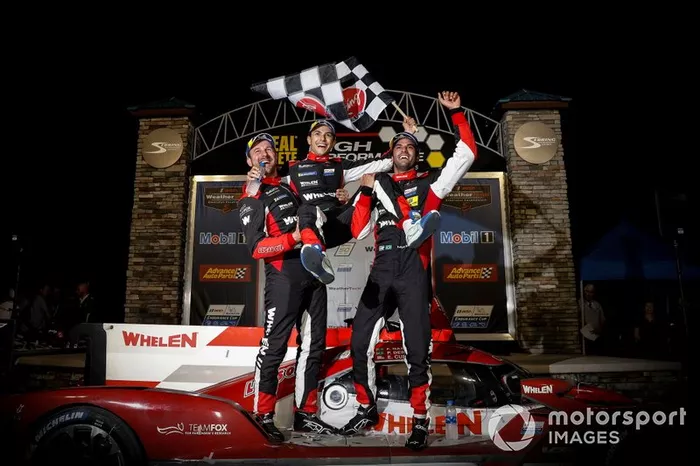 IMSA: Brasileiros buscam título