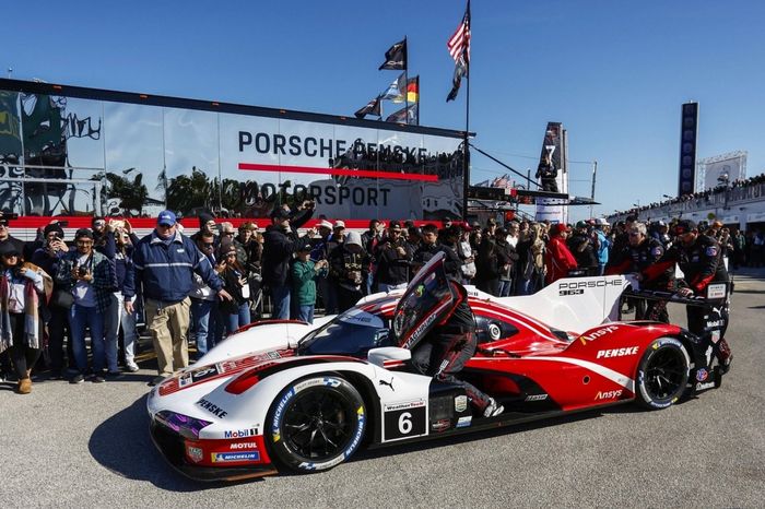#6 Porsche Penske Motorsport Porsche 963: Mathieu Jaminet, Matt Campbell, Kevin Estre