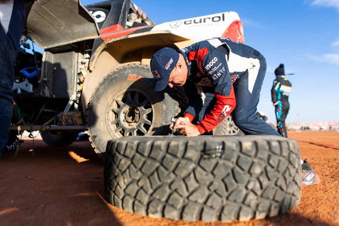 #206 Toyota Gazoo Racing Toyota: Giniel De Villiers, Dirk Von Zitzewitz