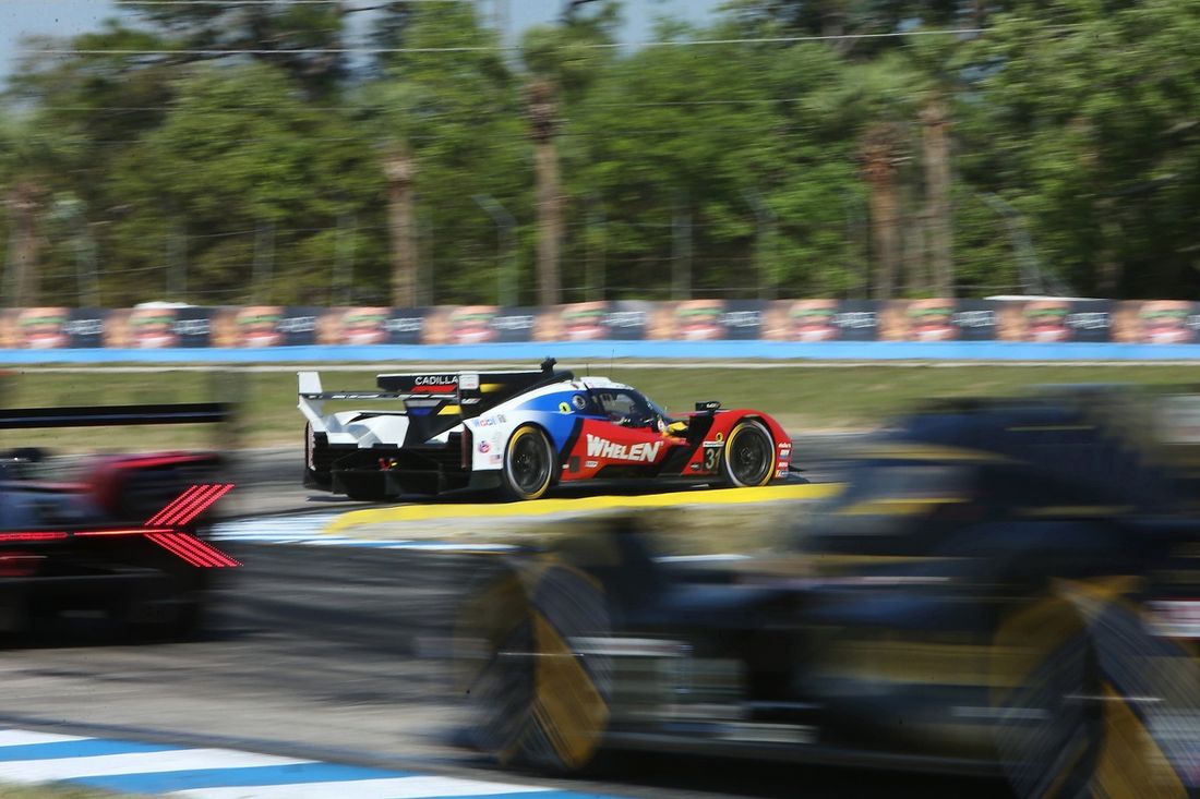 #31 Cadillac Action Express Cadillac V- Series.R: Jack Aitken, Earl Bamber, Frederik Vesti