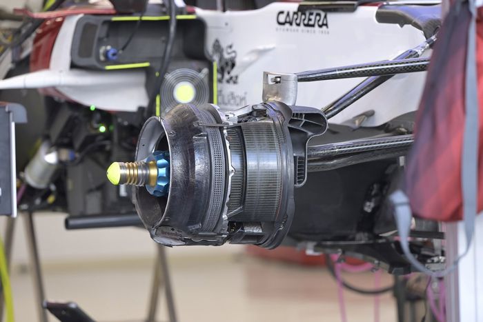 Detalle del freno delantero del Alfa Romeo Racing C41 