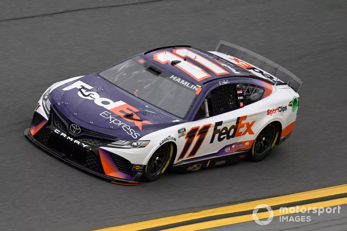 #11: Denny Hamlin (Gibbs-Toyota)