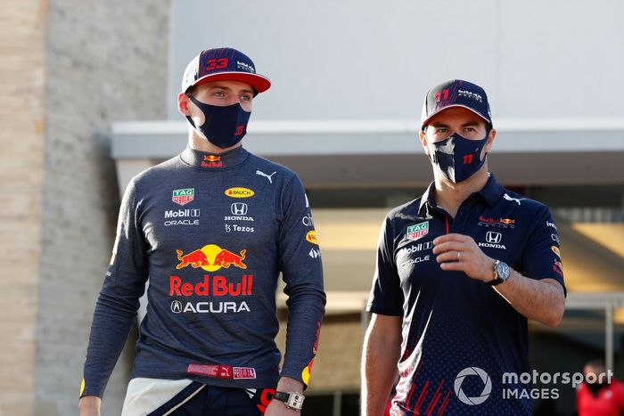 Max Verstappen, Red Bull Racing, con Sergio Pérez, Red Bull Racing