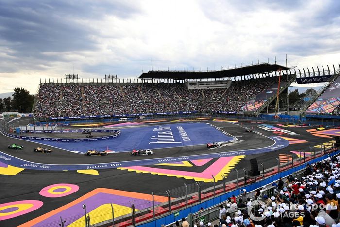 Edoardo Mortara, Venturi Racing, Silver Arrow 02, Pascal Wehrlein, Porsche, Porsche 99X Electric, Andre Lotterer, Porsche, Porsche 99X Electric, the rest of the field