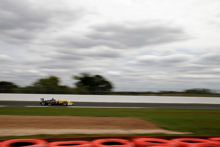 Sacha Fenestraz, Carlin Dallara F317 - Volkswagen