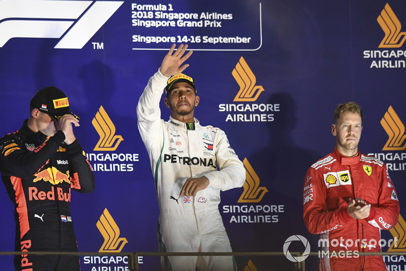 Max Verstappen, Red Bull Racing, Lewis Hamilton, Mercedes AMG F1 y Sebastian Vettel, Ferrari en el podio