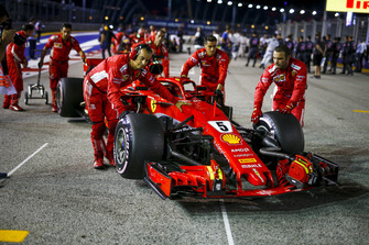 Sebastian Vettel, Ferrari SF71H, in griglia di partenza