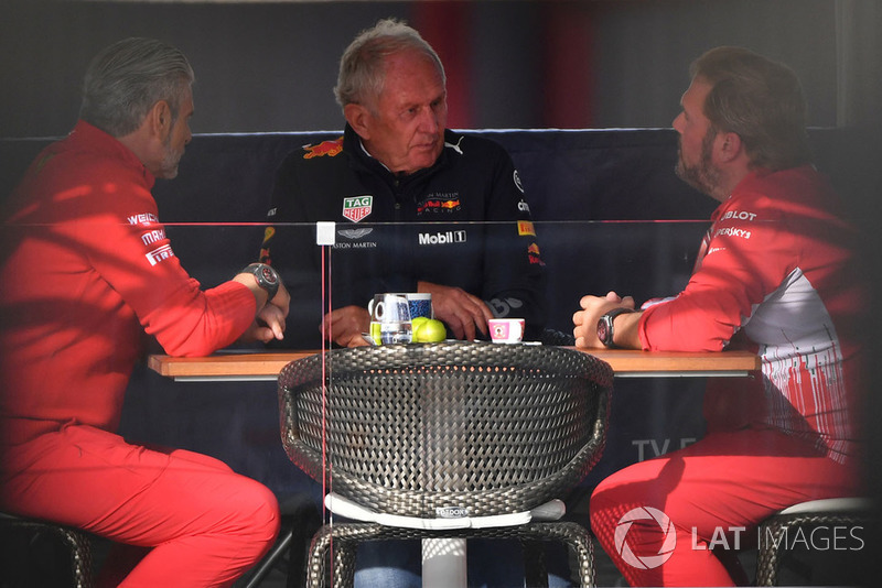 Maurizio Arrivabene, Ferrari Team Principal, Dr Helmut Marko, Red Bull Motorsport Consultant and Gino Rosato, Ferrari