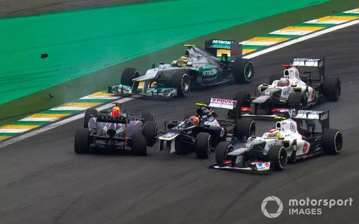 Bruno Senna, Williams FW34 Renault se choca con Sebastian Vettel, Red Bull RB8 Renault