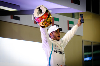 Lewis Hamilton, Mercedes AMG F1 W09 EQ, festeggia la vittoria