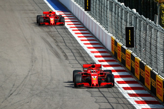 Sebastian Vettel, Ferrari SF71H, Kimi Raikkonen, Ferrari SF71H