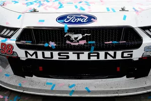 Chase Briscoe, Biagi-DenBeste Racing, Ford Mustang Nutri Chomps/Ford, celebrates in victory lane