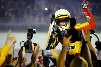 Joey Logano, Team Penske, Ford Fusion Shell Pennzoil and team celebrate