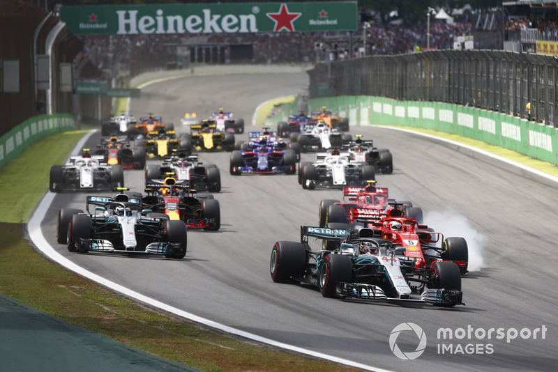 Льюис Хэмилтон, Mercedes AMG F1 W09, Себастьян Феттель, Ferrari SF71H, Валттери Боттас, Mercedes AMG F1 W09, Кими Райкконен, Ferrari SF71H, и Макс Ферстаппен, Red Bull Racing RB14