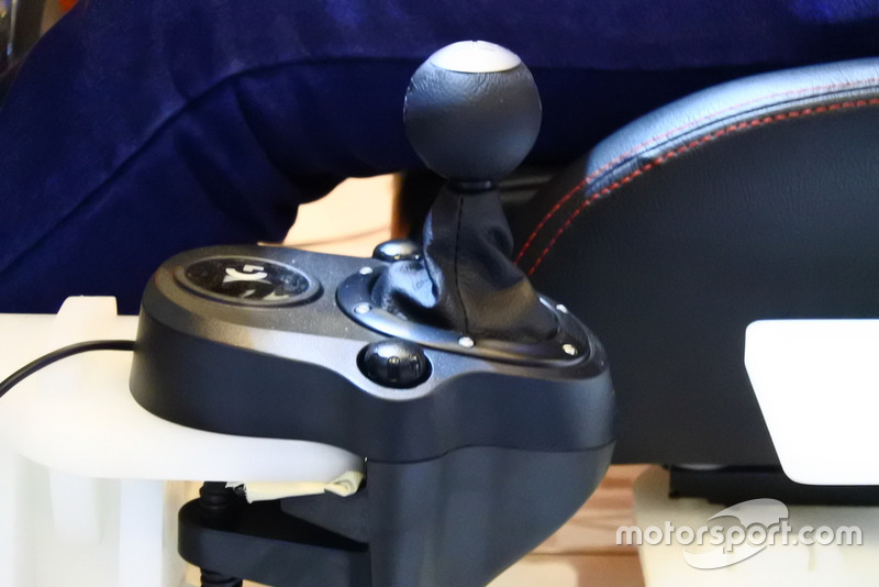 Shifter, rig simulator balap GT-ONE, HM Engineering