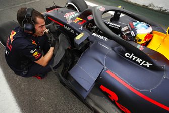 Daniel Ricciardo, Red Bull Racing, waits at the end of the pit lane