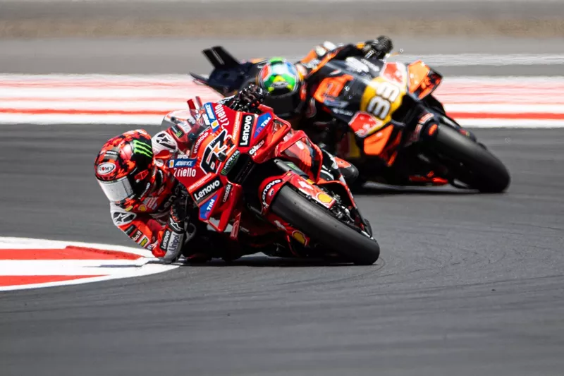 Brad Binder, Red Bull KTM Factory Racing, Francesco Bagnaia, Ducati Team