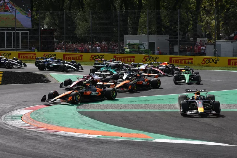 Lando Norris, McLaren, Max Verstappen, Red Bull Racing