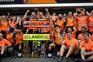 Lando Norris, McLaren, Oscar Piastri, McLaren, Andrea Stella, McLaren