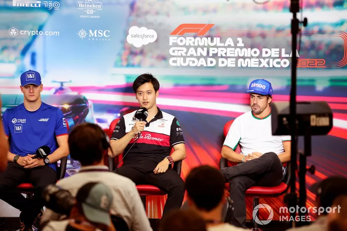 Conferencia de prensa Mick Schumacher, Haas F1 Team Zhou Guanyu, Alfa Romeo F1 Team Fernando Alonso, Alpine F1 Team 