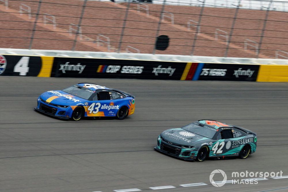 Erik Jones, LEGACY MOTOR CLUB, Allegiant Chevrolet Camaro and Noah Gragson, LEGACY MOTOR CLUB, Sunseeker Resort Chevrolet Camaro