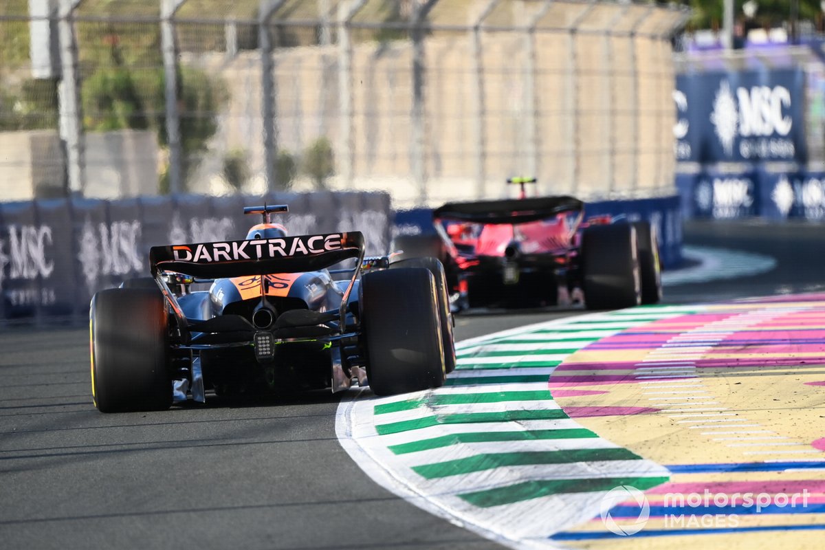 Carlos Sainz, Ferrari SF-23, Oscar Piastri, McLaren MCL60