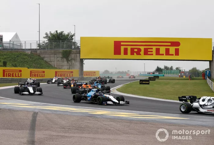 Nicholas Latifi, Williams FW43B, Lando Norris, McLaren MCL35M, George Russell, Williams FW43B, Fernando Alonso, Alpine A521