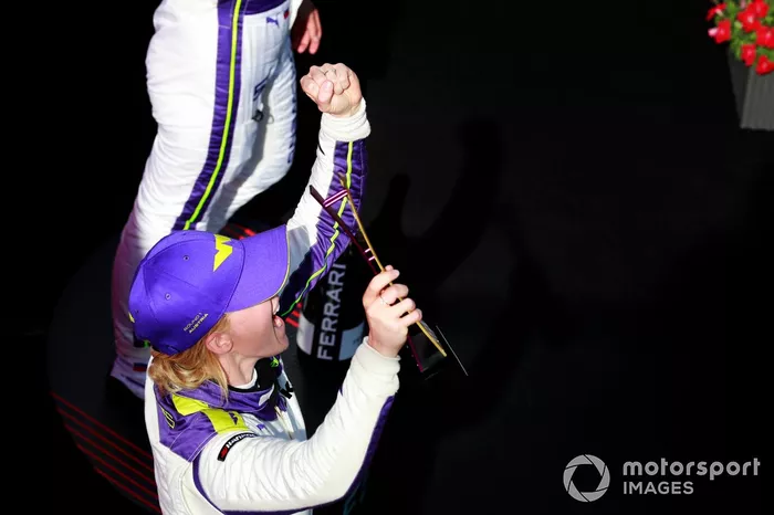 Podio: la ganadora Alice Powell 