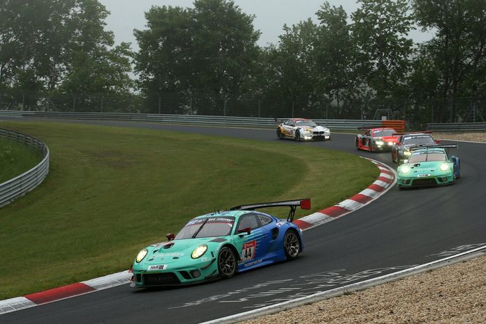 #44 Falken Motorsports Porsche 911 GT3 R: Klaus Bachler, Martin Ragginger, Sven Mu?ller, Alessio Picariello
