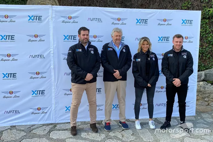 Sergio Martínez, CEO de Hispano Suiza, 
Miguel Suquè, presidente de Hispano Suiza, 
Christine Giampaoli, piloto y 
Oliver Bennett, piloto