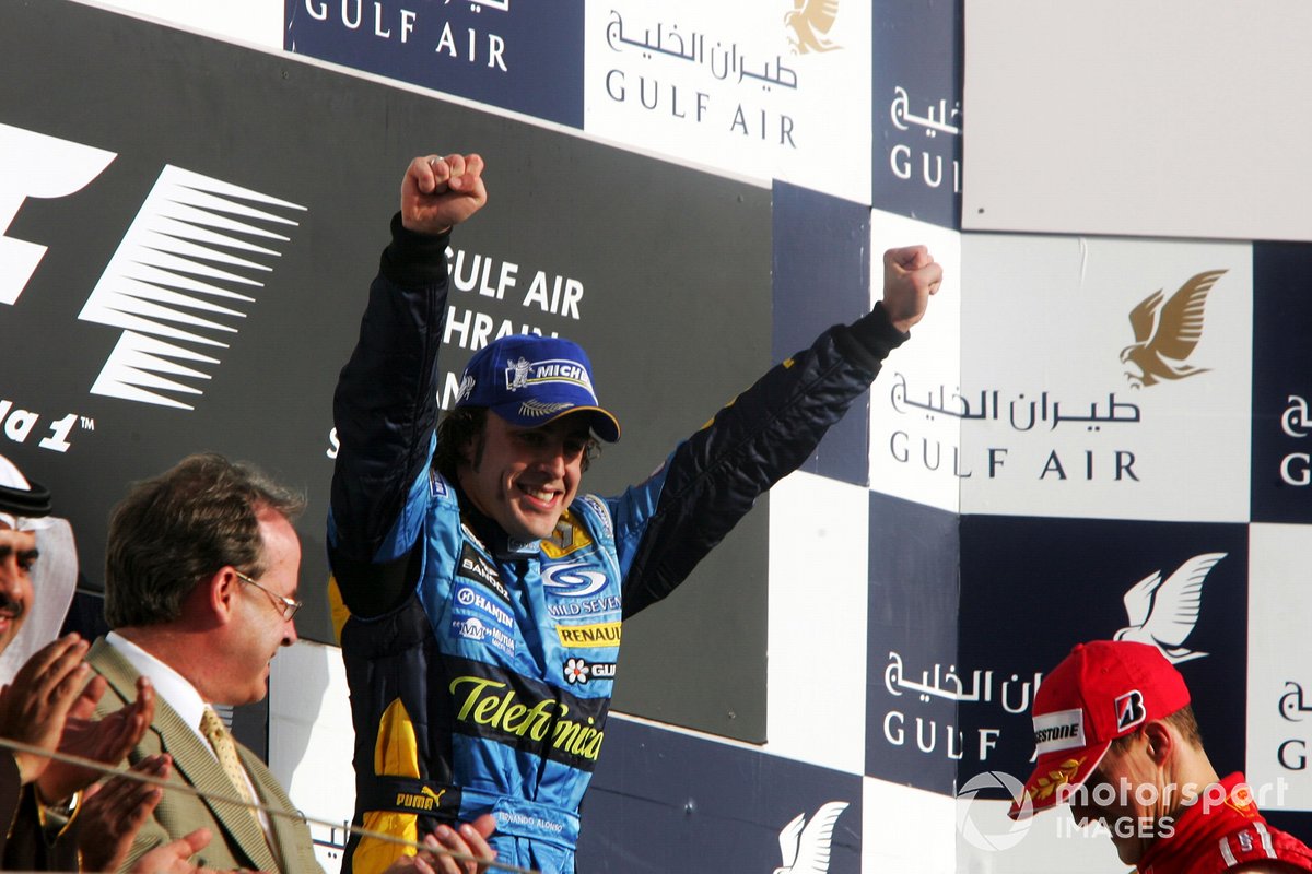 Race winner Fernando Alonso, Renault celebrates on the podium