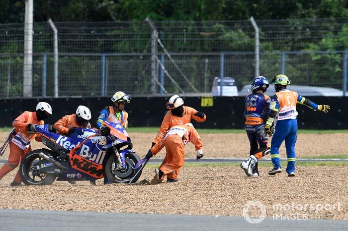 Miguel Oliveira, Red Bull KTM Tech 3 después de su caída