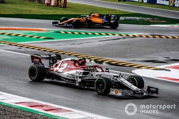 Antonio Giovinazzi, Alfa Romeo Racing C38, Carlos Sainz Jr., McLaren MCL34