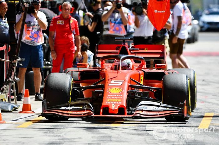 Sebastian Vettel, Ferrari SF90, in pit lane