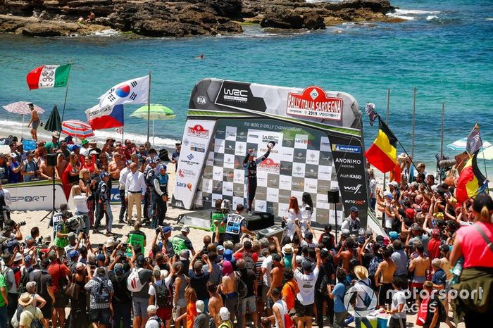 Podio: ganador Dani Sordo, Hyundai Motorsport