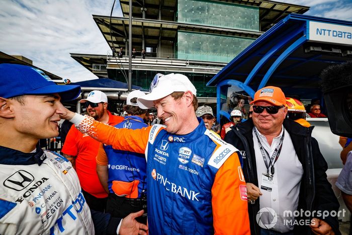 El ganador de la pole Scott Dixon, Chip Ganassi Racing Honda celebra su premio de la pole, Alex Palou, Chip Ganassi Racing Honda, Chip Ganassi