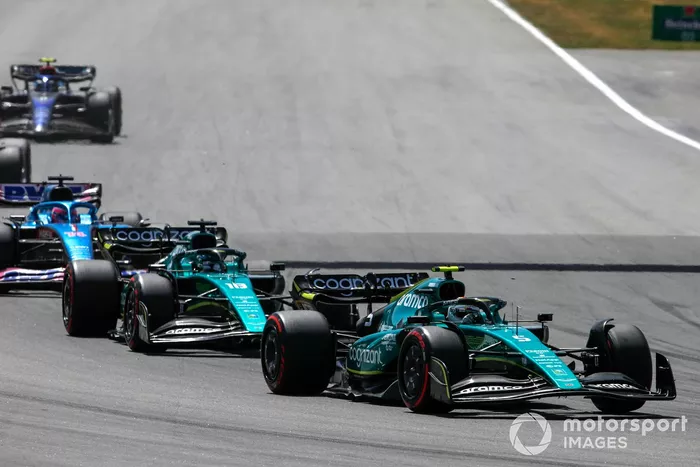 Sebastian Vettel, Aston Martin AMR22, Lance Stroll, Aston Martin AMR22, Fernando Alonso, Alpine A522 