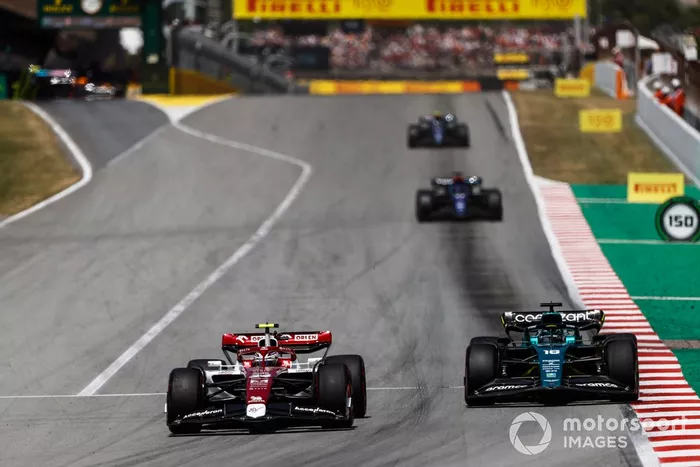 Zhou Guanyu, Alfa Romeo C42, Lance Stroll, Aston Martin AMR22 
