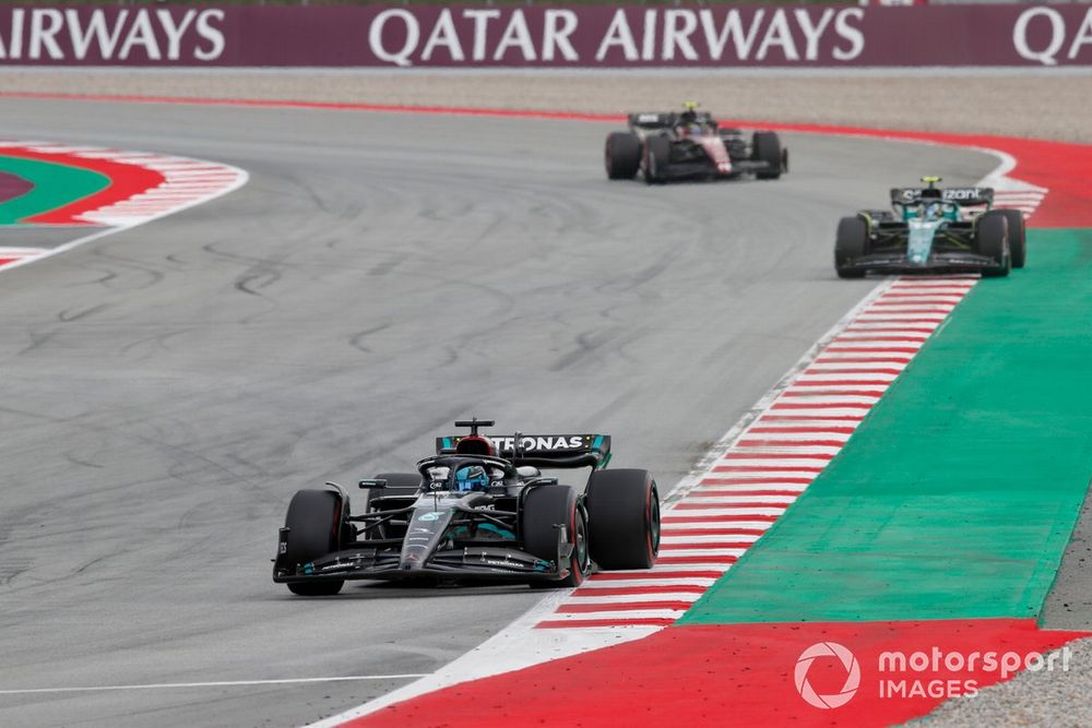 George Russell, Mercedes F1 W14, Fernando Alonso, Aston Martin AMR23, Zhou Guanyu, Alfa Romeo C43