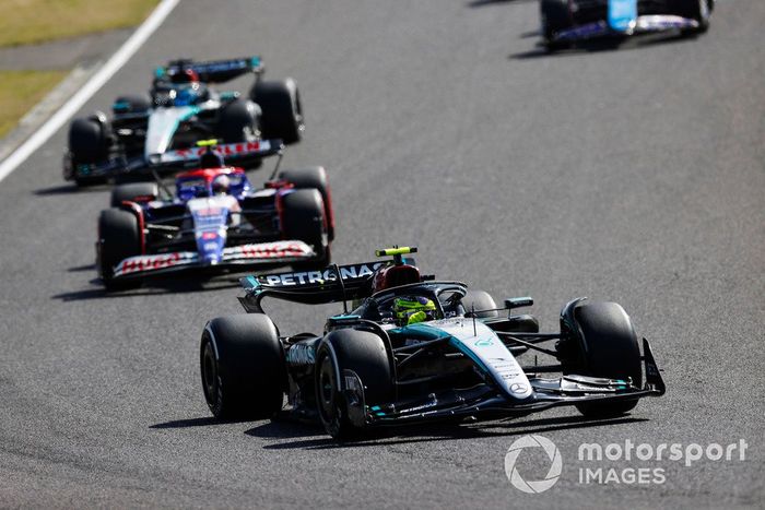 Lewis Hamilton, Mercedes F1 W15, Yuki Tsunoda, RB F1 Team VCARB 01, George Russell, Mercedes F1 W15