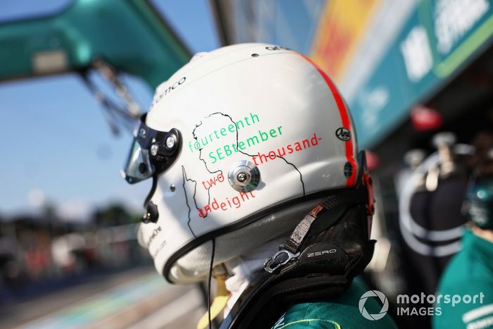 Detalle del casco de Sebastian Vettel, Aston Martin