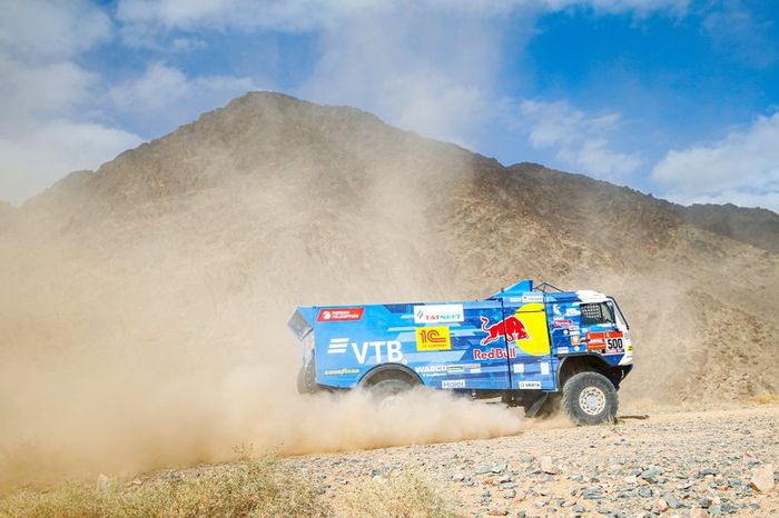 #500 Team KAMAZ Master: Eduard Nikolaev, Evgenii Iakovlev, Vladimir Rybakov