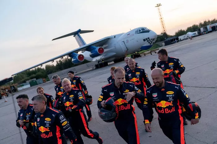 Red Bull Zero-G pit stop

