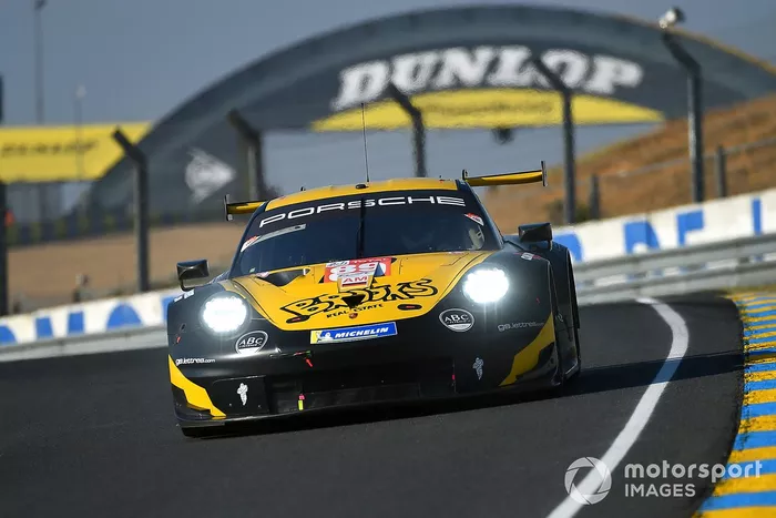 #89 Team Project 1 Porsche 911 RSR: Steve Brooks, Julien Piguet, Andreas Laskaratos