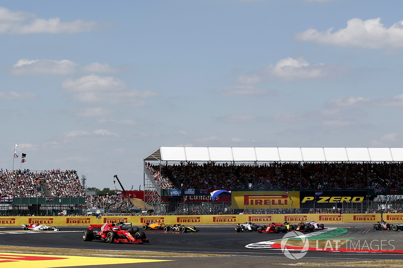 Sebastian Vettel, Ferrari SF71H, Lewis Hamilton, Mercedes-AMG F1 W09