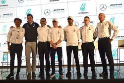 Lewis Hamilton, Mercedes-AMG F1, Valtteri Bottas, Mercedes-AMG F1, Toto Wolff, Direttore del Motorsport Mercedes AMG F1